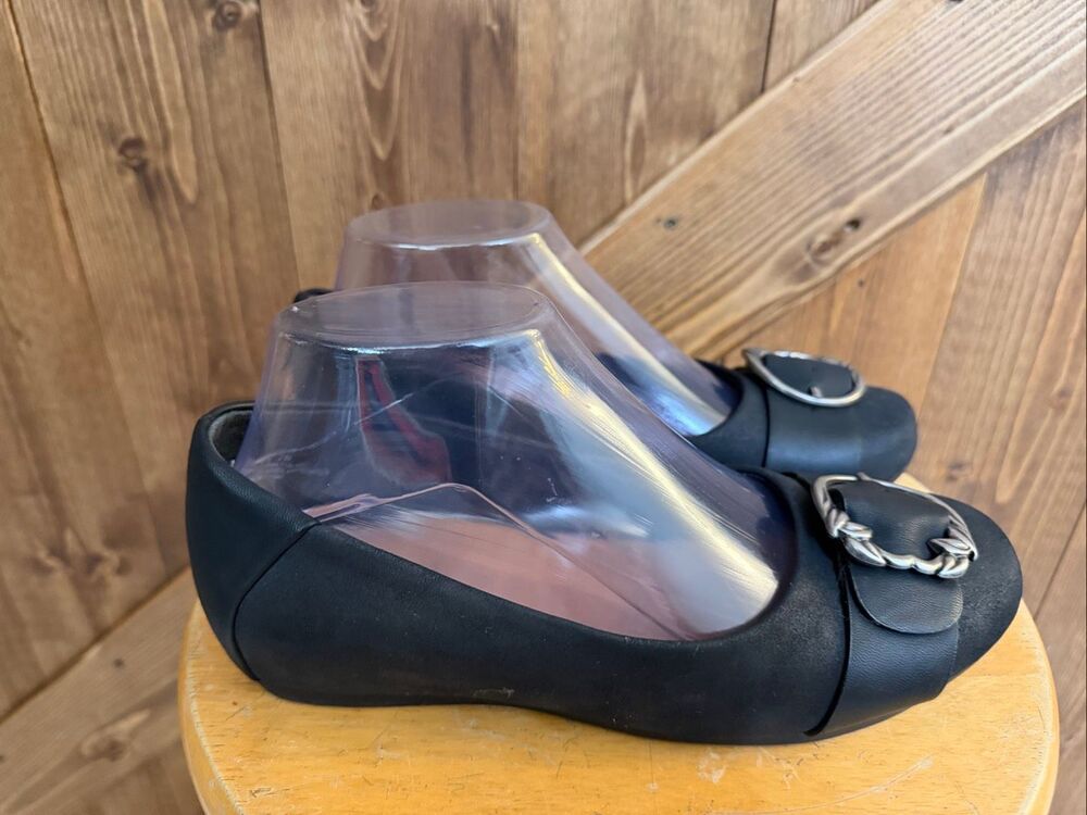 BareTraps women’s black flats, size 7.